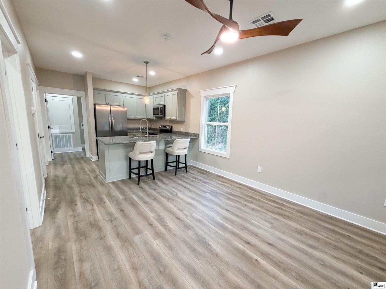 918 Harrell Rd - Photo 3 of 11
