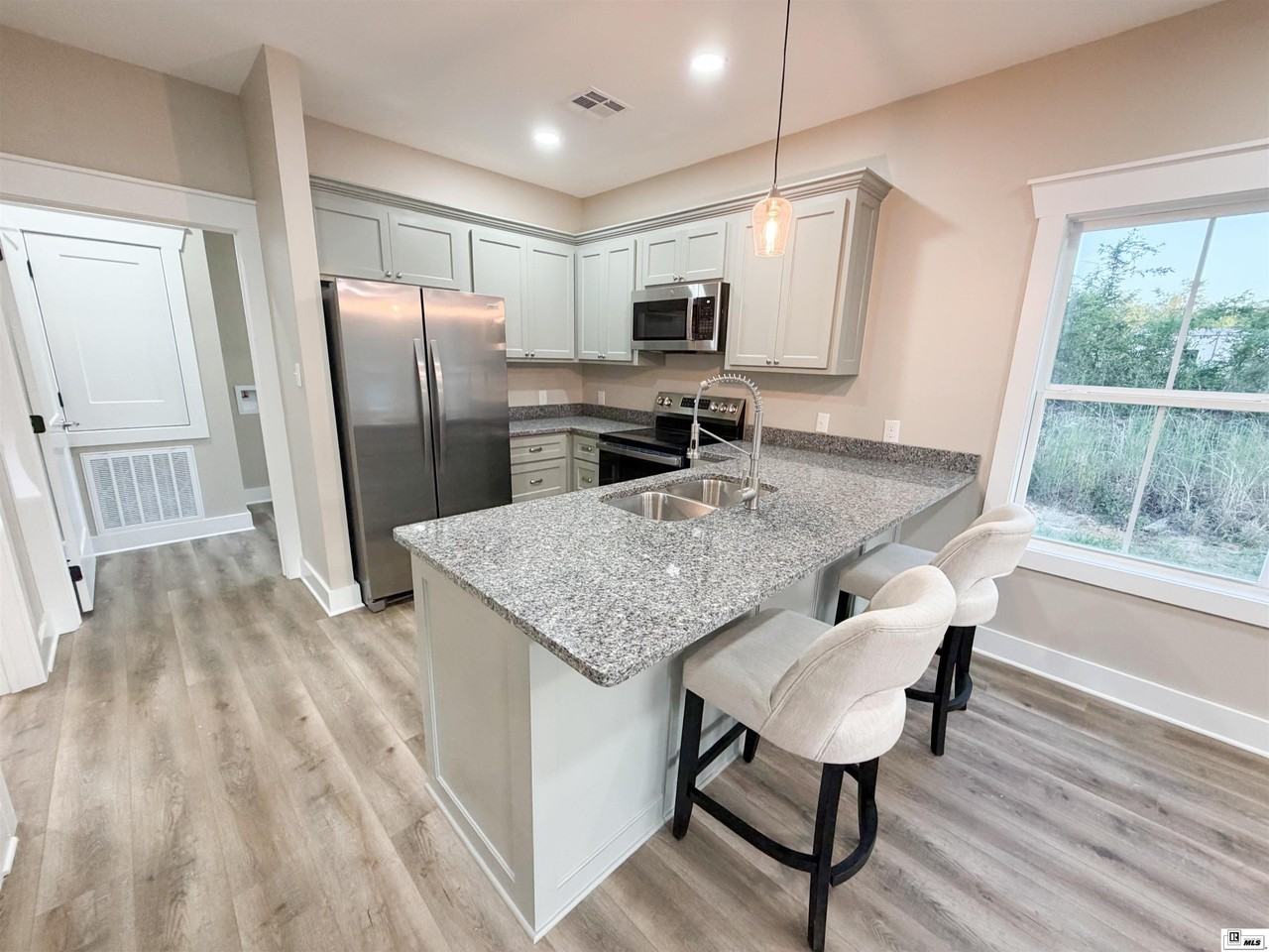 918 Harrell Rd - Photo 4 of 11