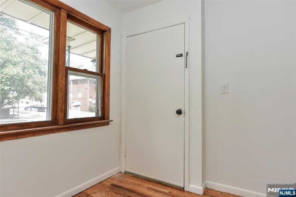 348 Westminster Pl #1 - Photo 4 of 19