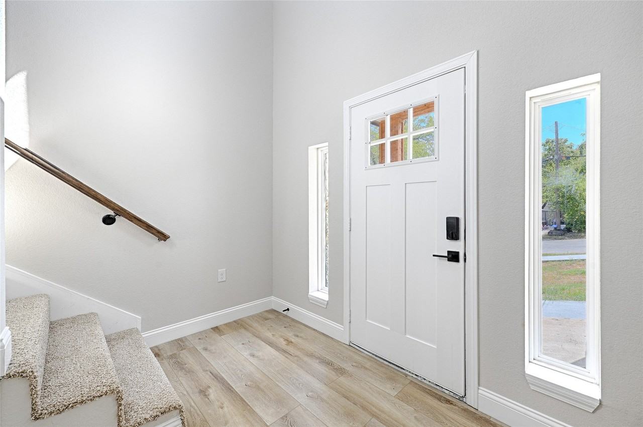 210 Mineral Wells St #B - Photo 4 of 30