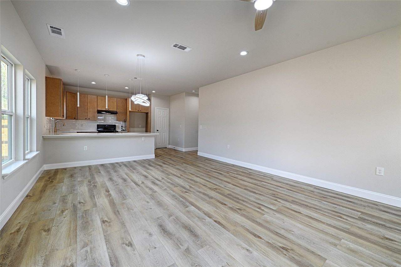 210 Mineral Wells St #B - Photo 7 of 30