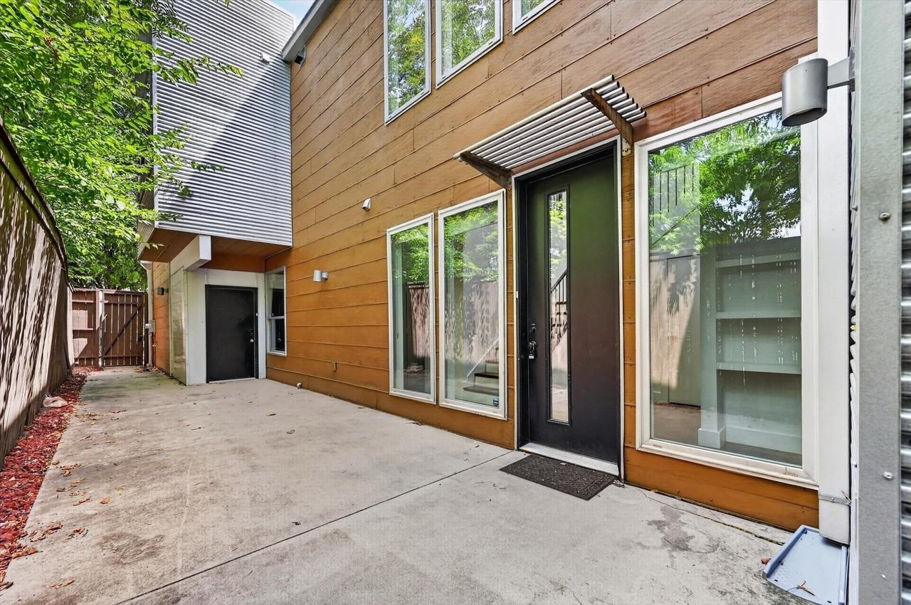 4413 Roseland Ave - Photo 2 of 25