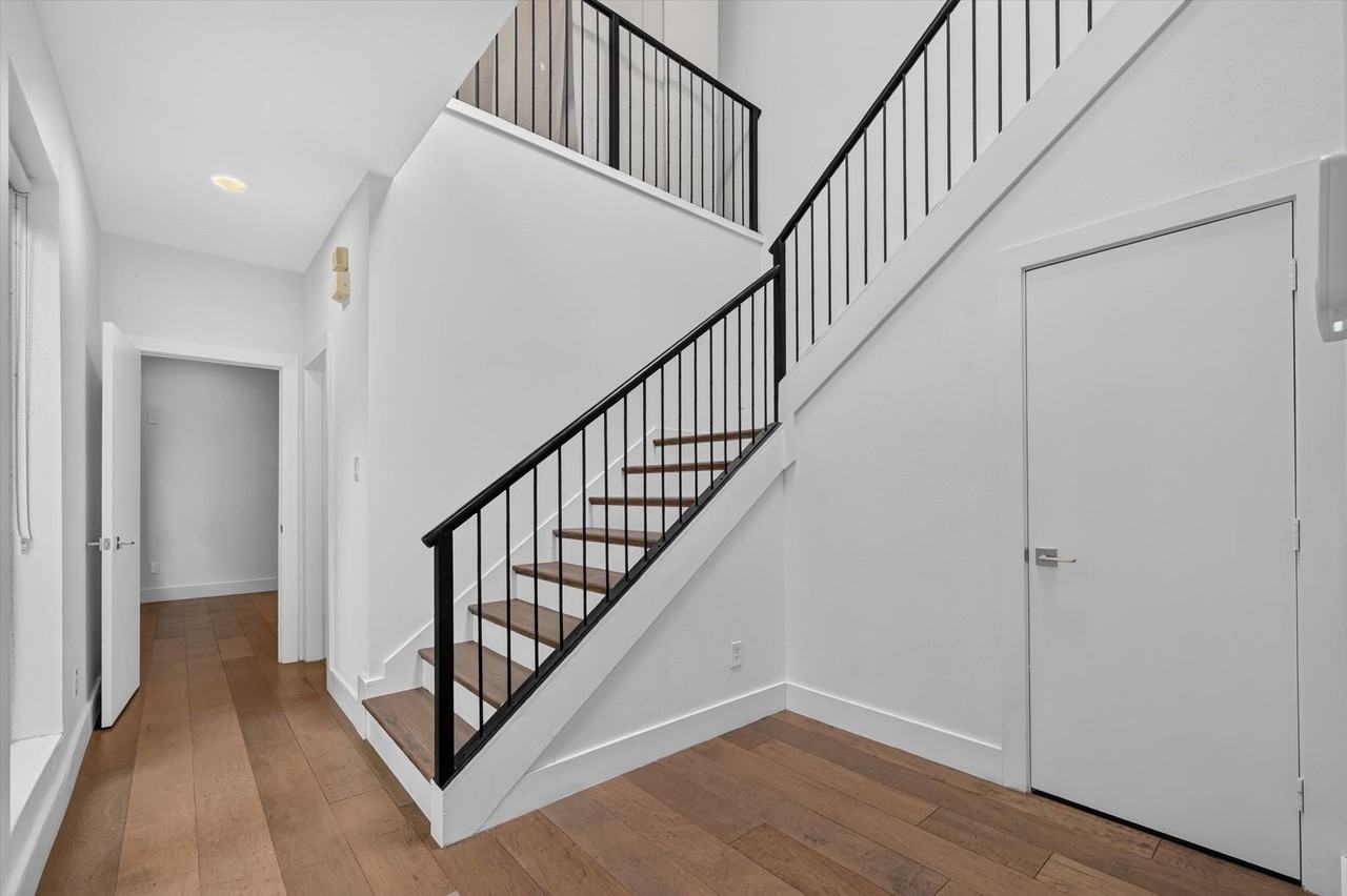 4413 Roseland Ave - Photo 4 of 25