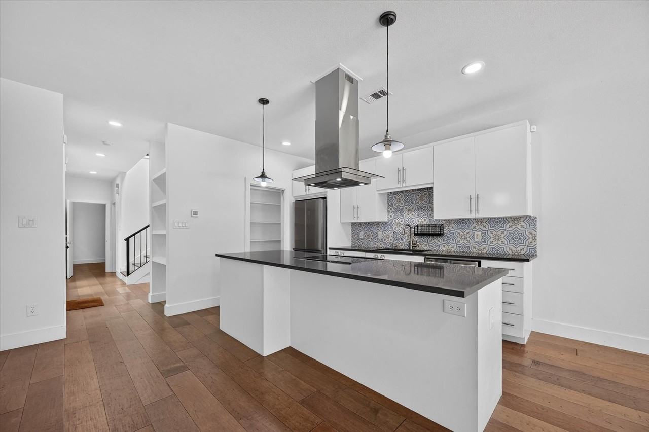 4413 Roseland Ave - Photo 6 of 25