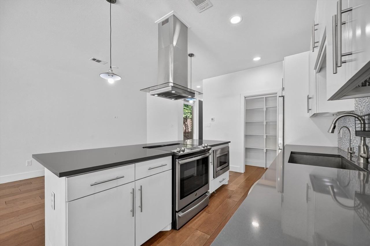 4413 Roseland Ave - Photo 7 of 25