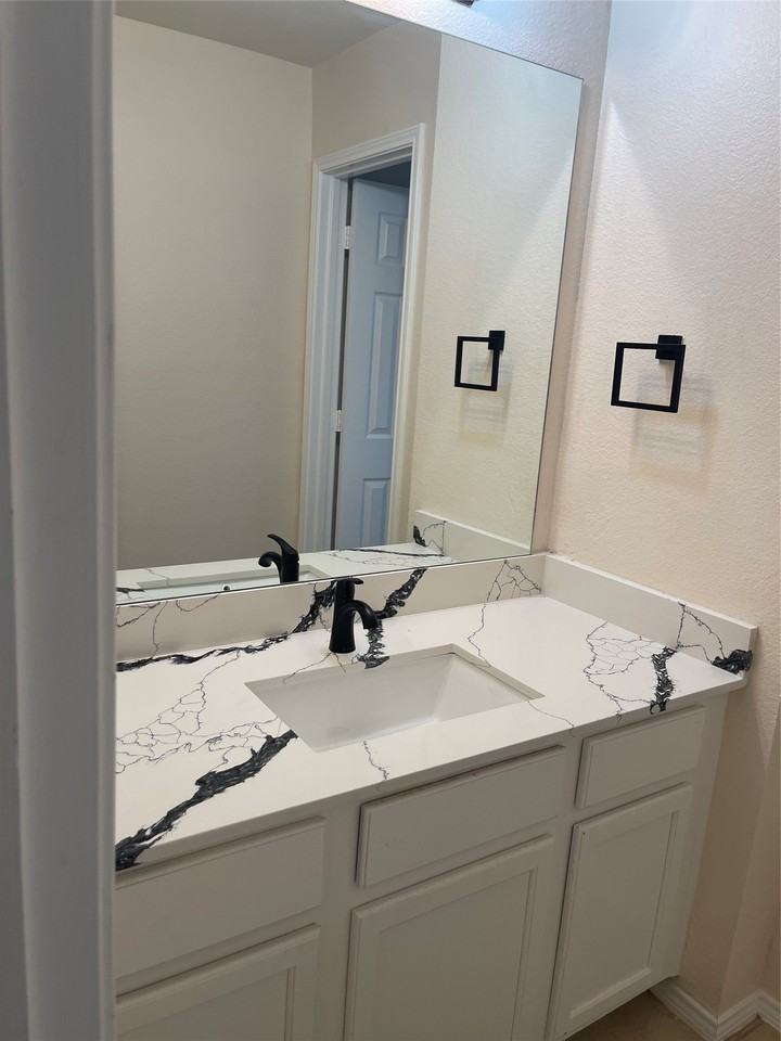 714 Crockett Dr - Photo 5 of 40