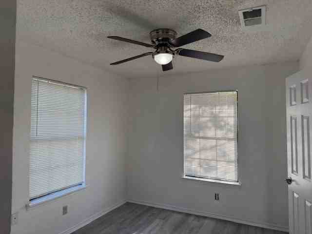 513 Rose St - Photo 7 of 14
