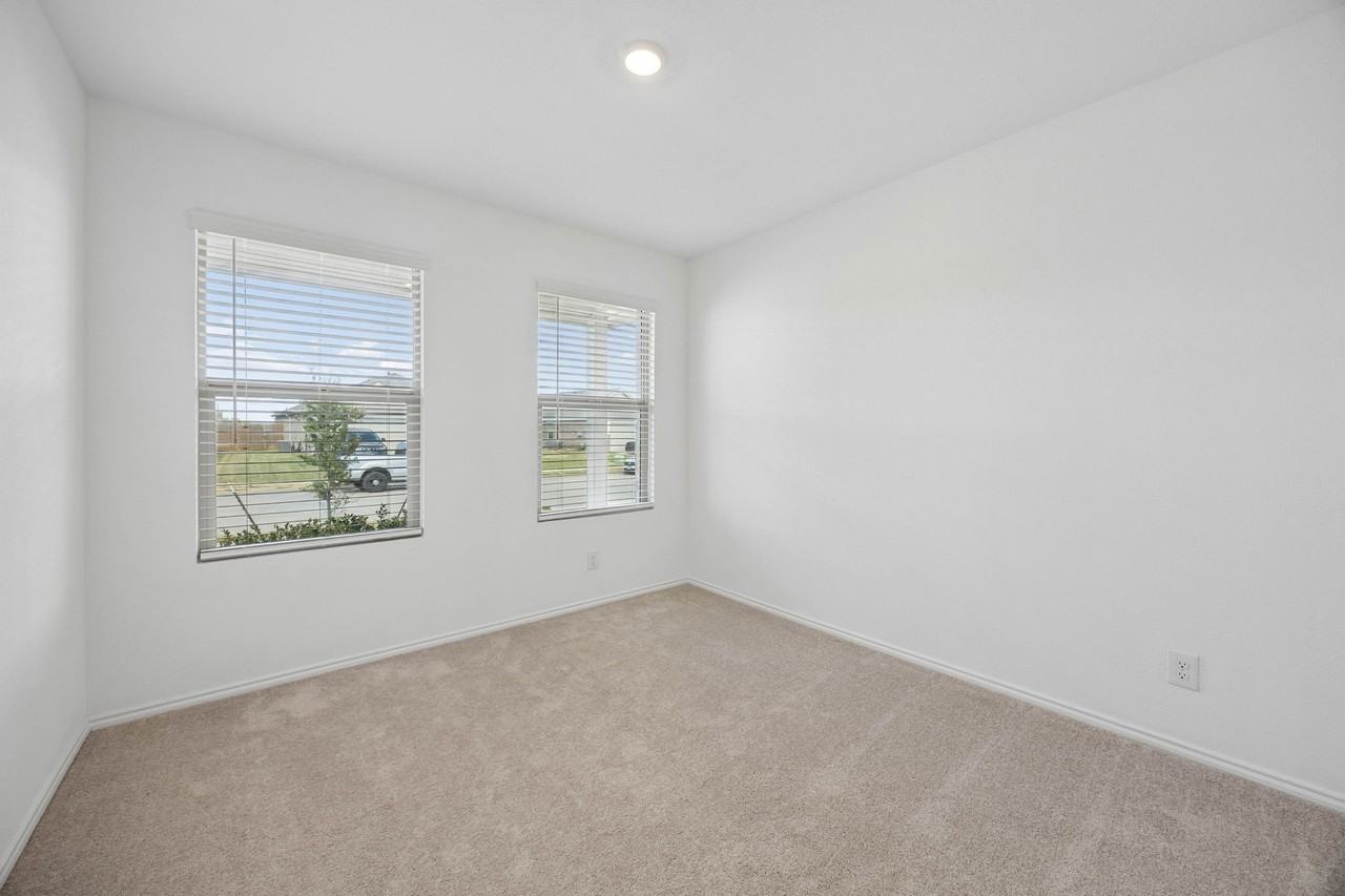 1633 Rosy Finch Dr - Photo 2 of 12