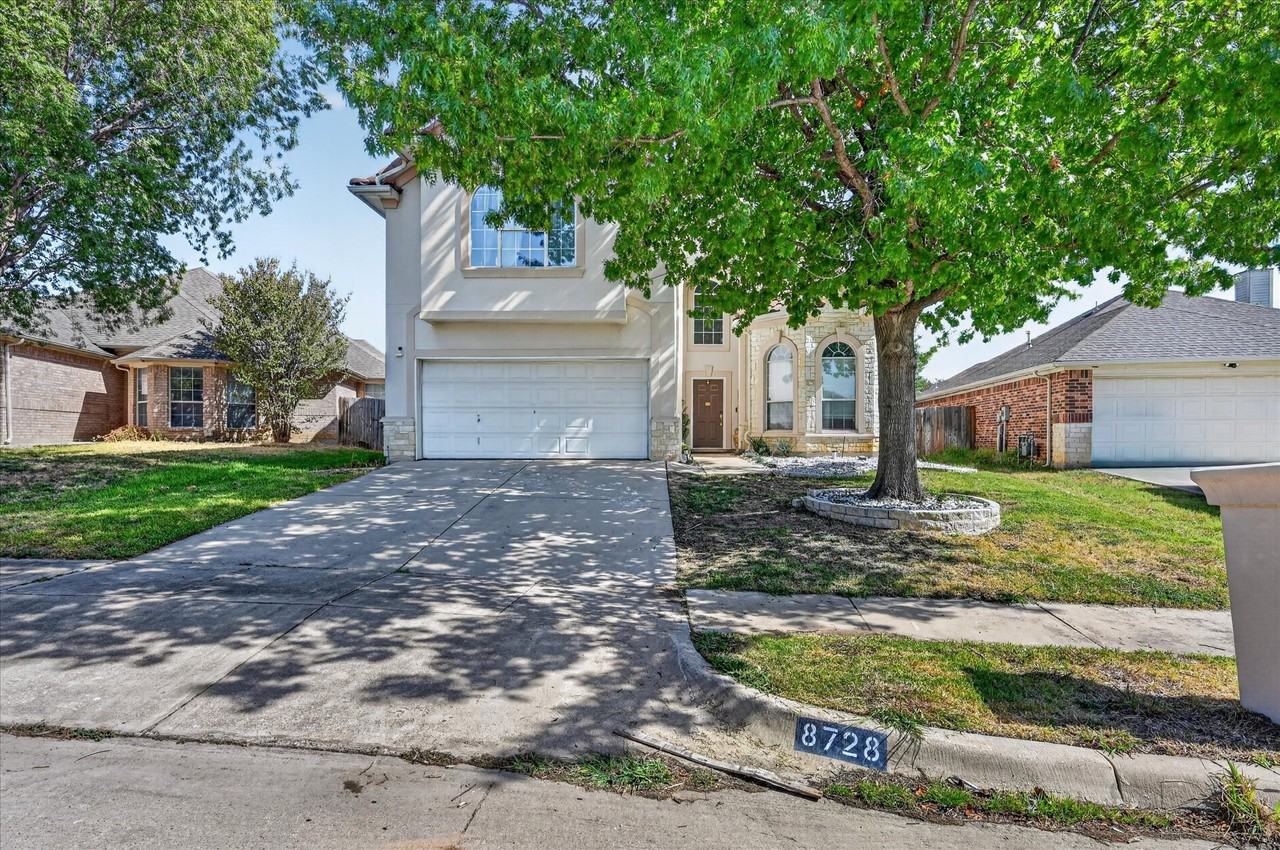 8728 Lariat Cir - Photo 2 of 24