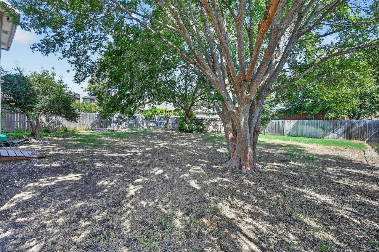 8728 Lariat Cir - Photo 3 of 24