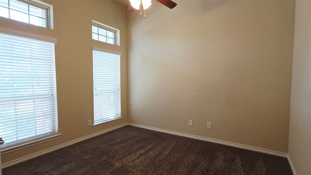 3220 Sunny Hill Way - Photo 5 of 30