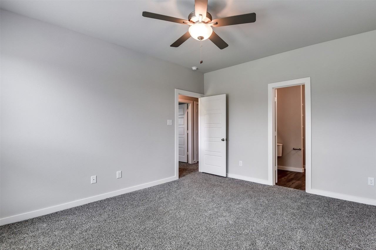705 Blackland Dr - Photo 6 of 21
