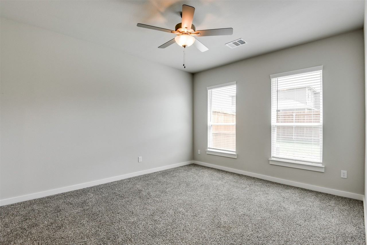705 Blackland Dr - Photo 7 of 21