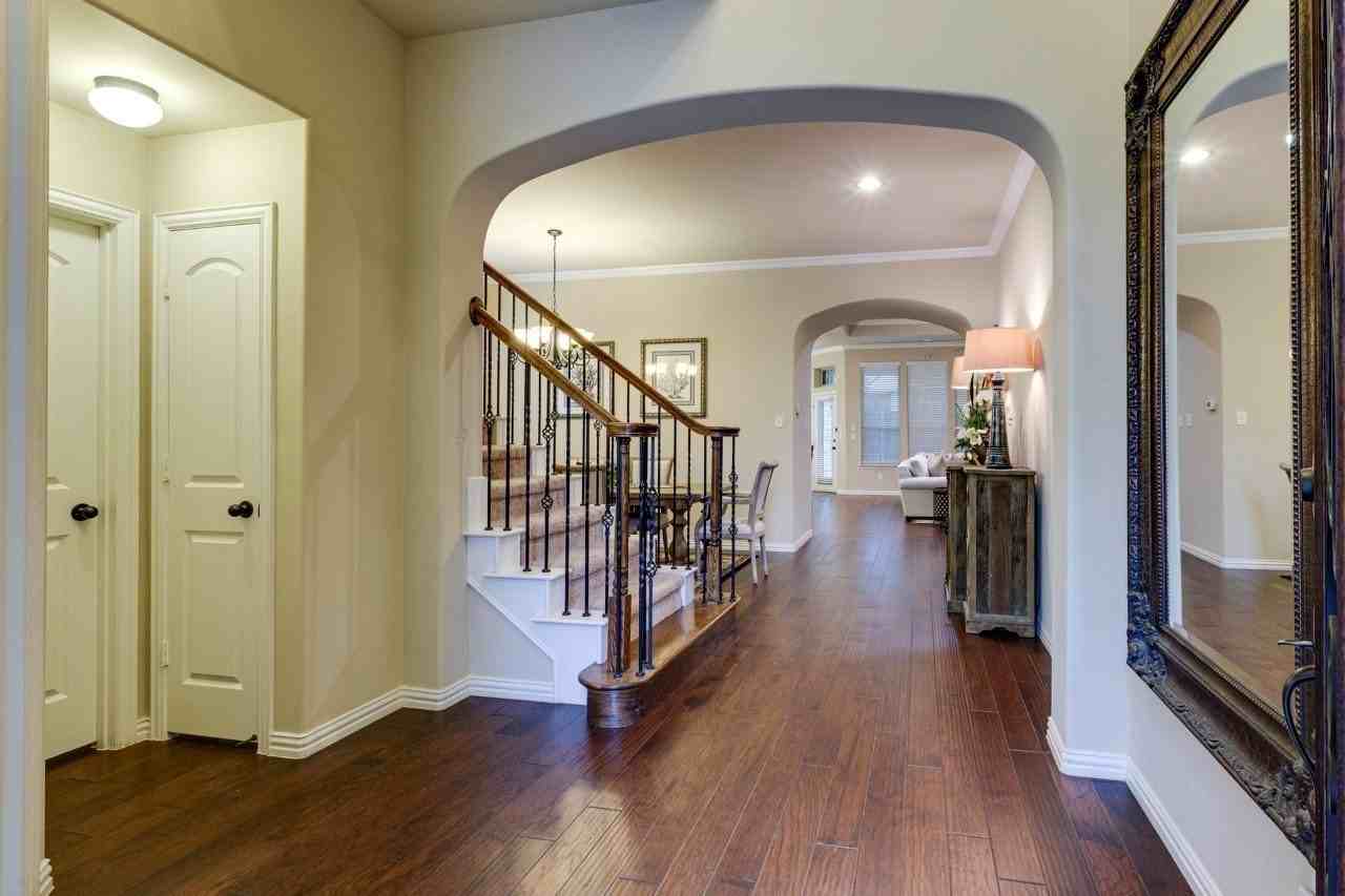 6904 Helena Way - Photo 3 of 40