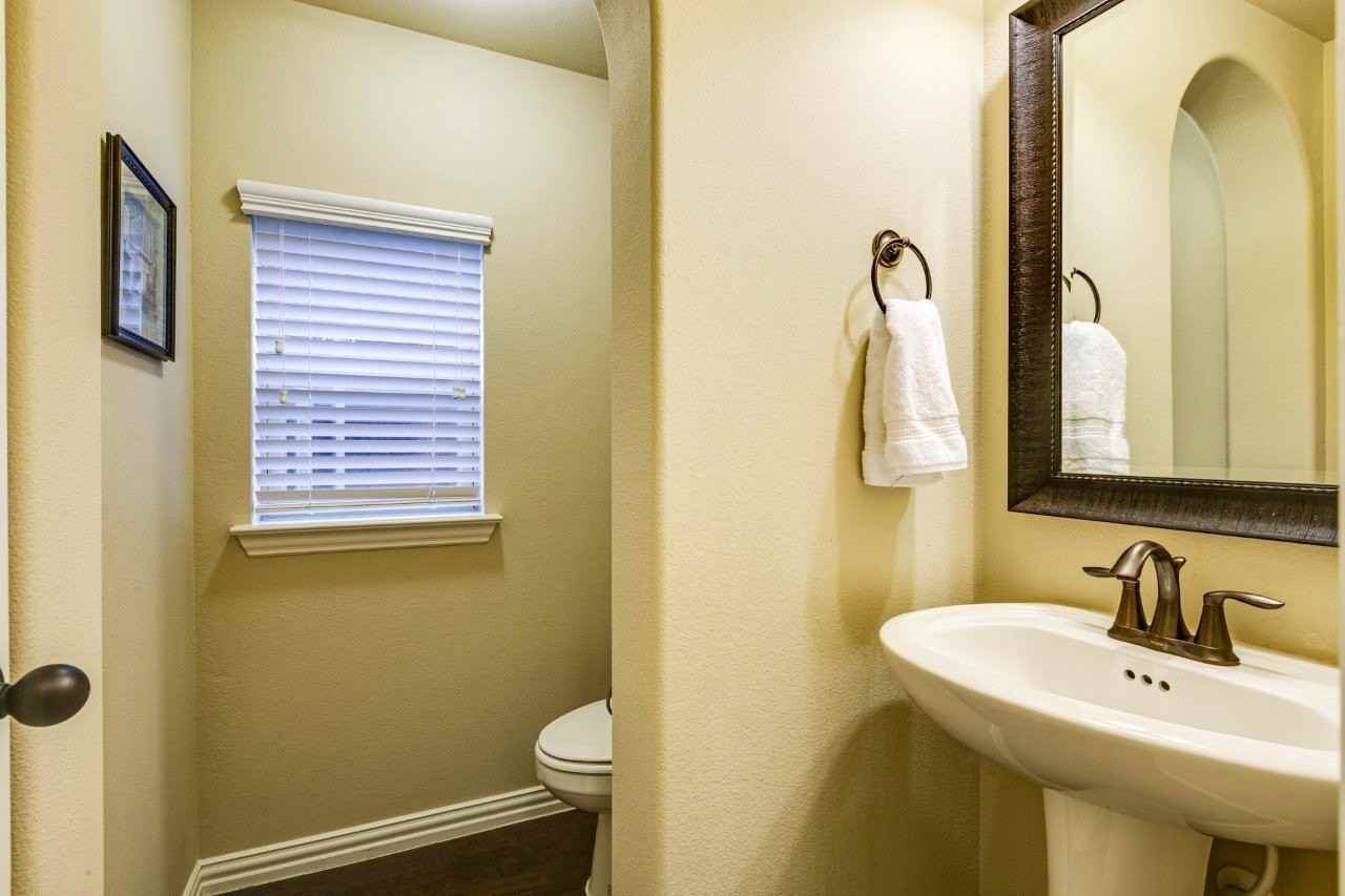 6904 Helena Way - Photo 7 of 40