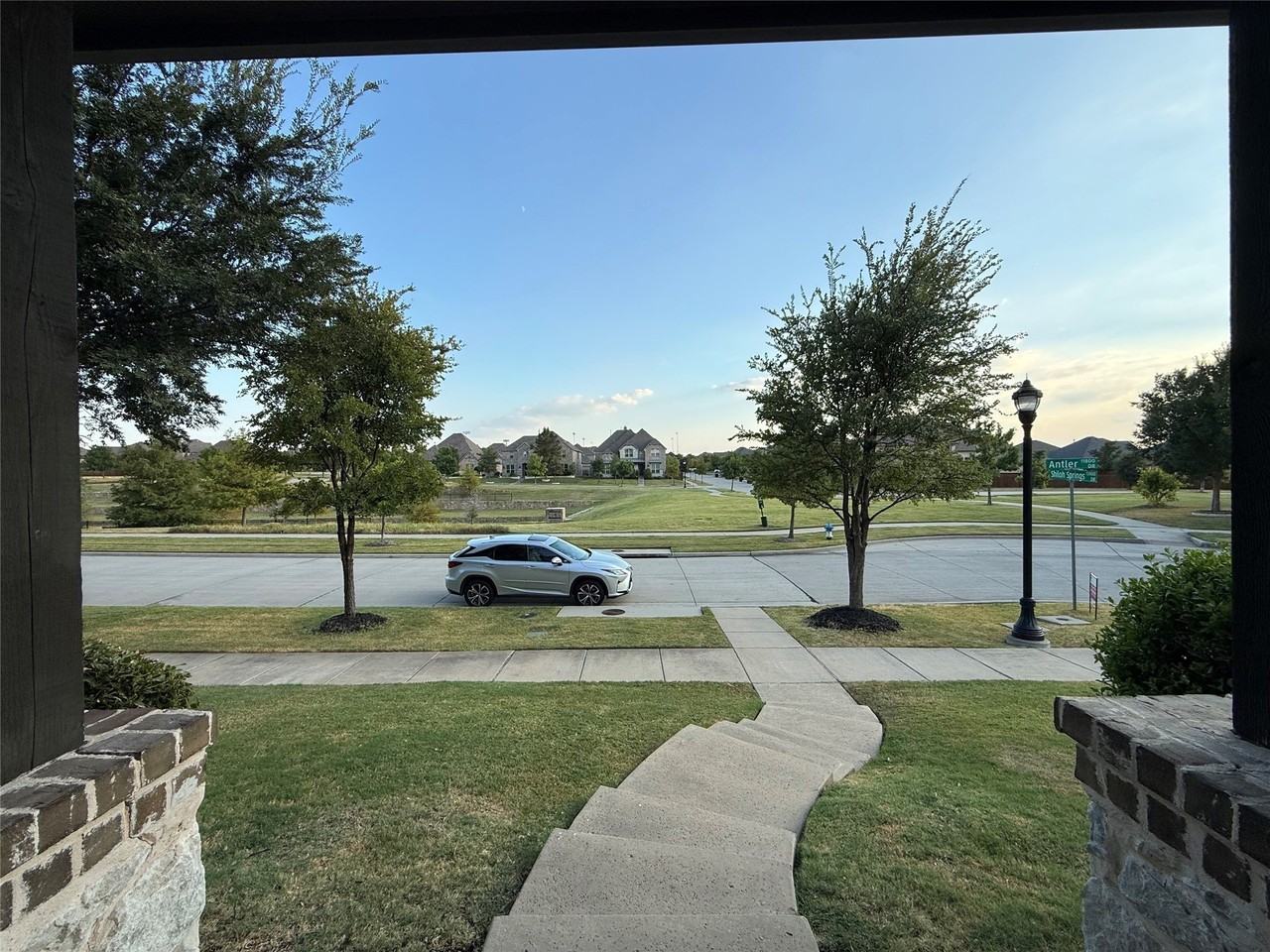 11818 Antler Dr - Photo 2 of 32