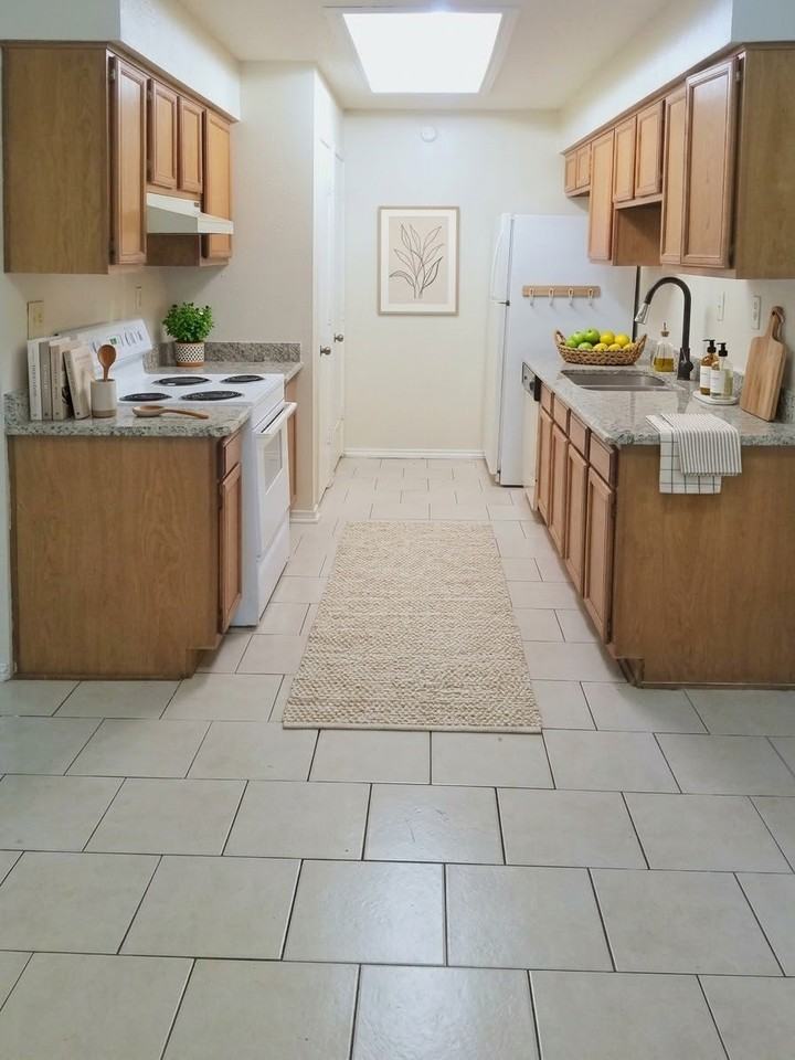 405 Gatewood Rd - Photo 3 of 5