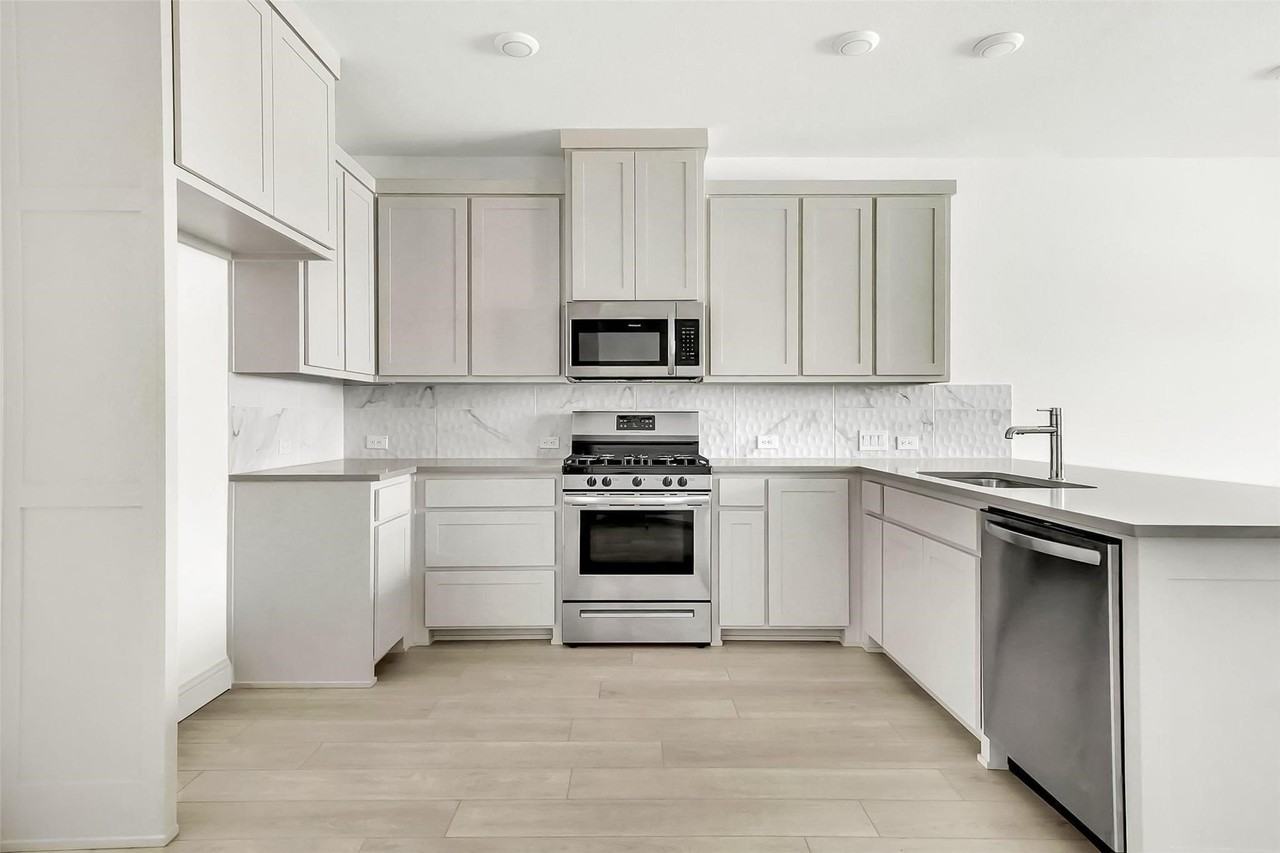 2538 Settlers Pl - Photo 3 of 20