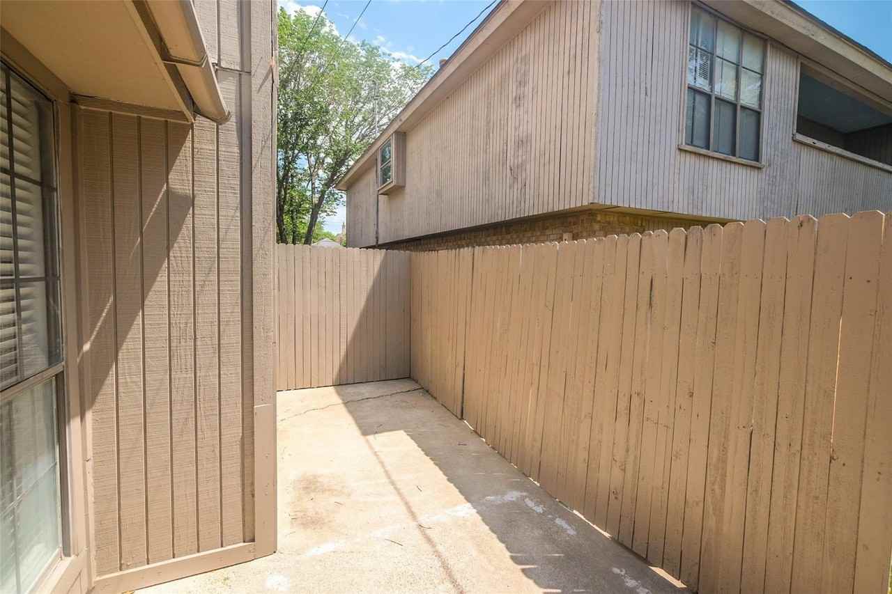 5439 Pershing Ave - Photo 6 of 22