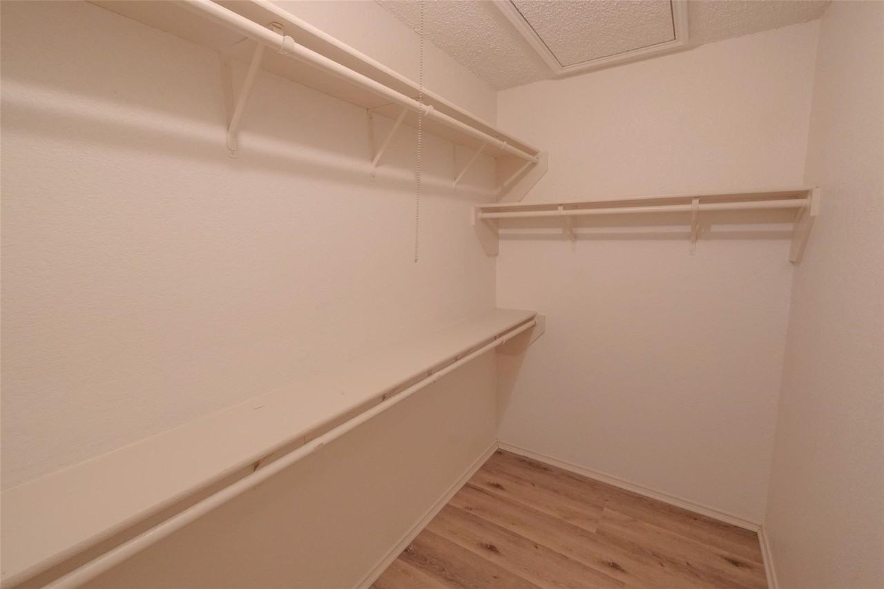 5439 Pershing Ave - Photo 7 of 22