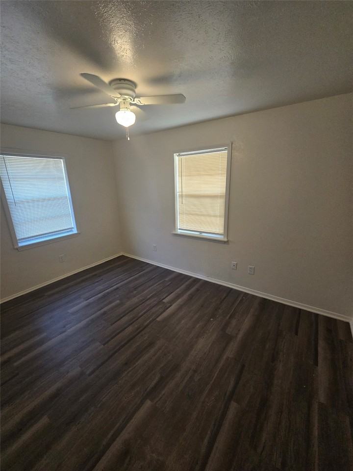 810 Lexington Dr - Photo 2 of 7