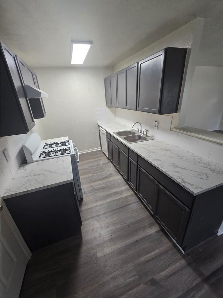 810 Lexington Dr - Photo 3 of 7