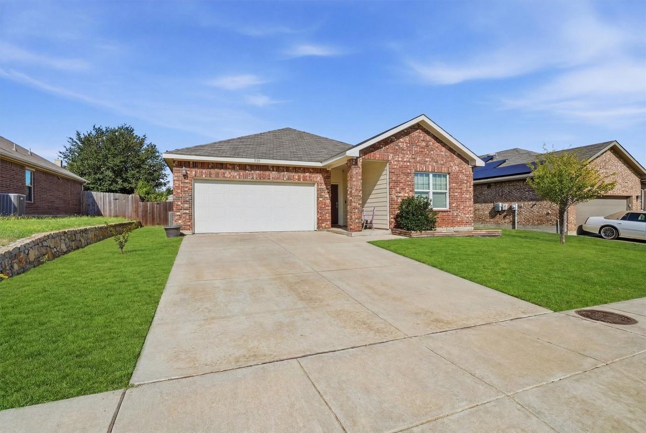 540 S Heights Dr - Photo 2 of 32