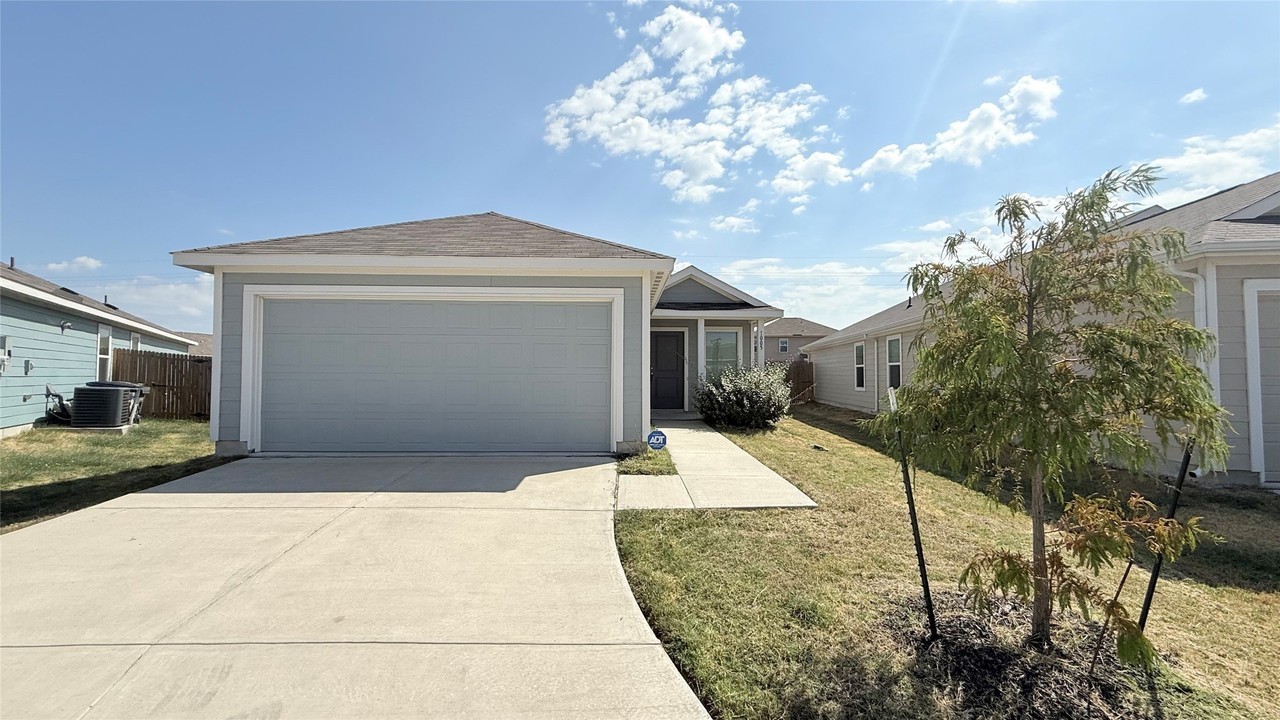 1005 Desert Willow Dr - Photo 2 of 18