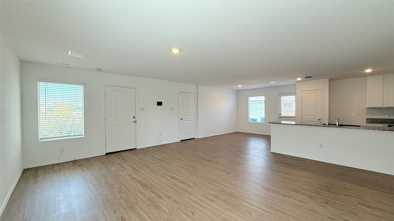 1005 Desert Willow Dr - Photo 3 of 18