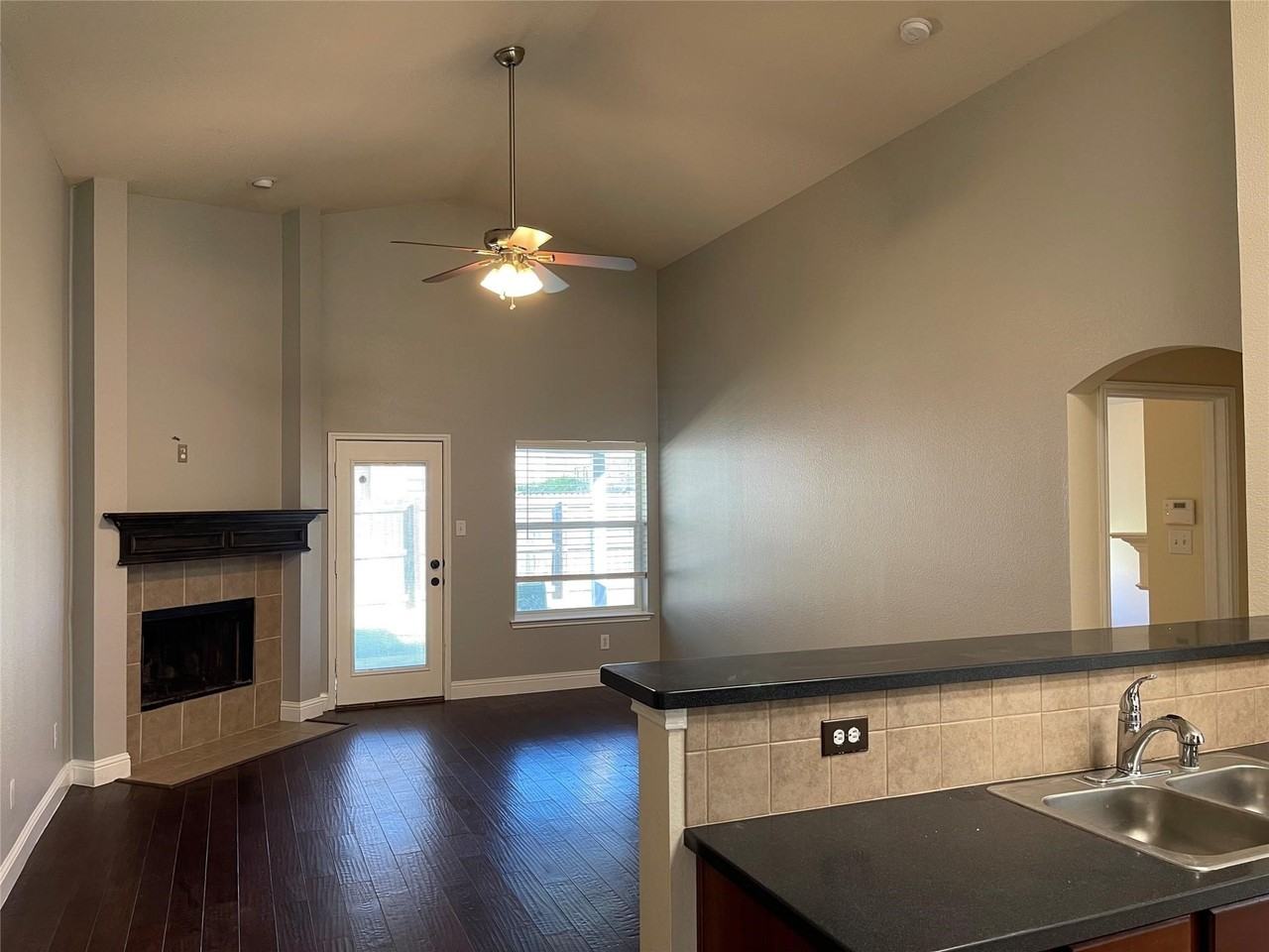 1937 Creek Crossing Dr - Photo 5 of 11