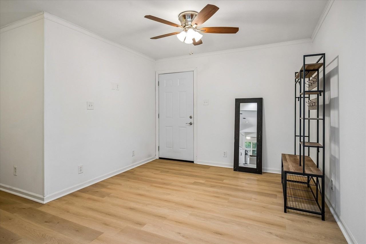 11070 Delford Cir - Photo 2 of 16