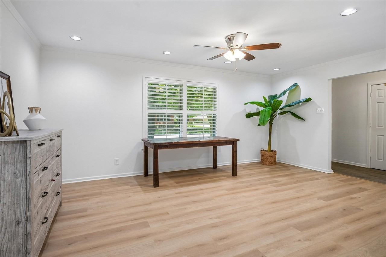 11070 Delford Cir - Photo 3 of 16