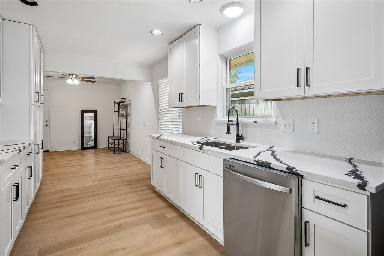 11070 Delford Cir - Photo 6 of 16