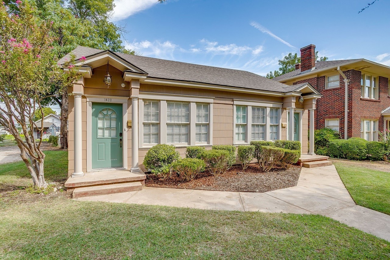 1622 Mistletoe Blvd - Photo 2 of 20