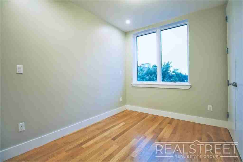 1137 Saint Marks Ave #2B - Photo 5 of 7