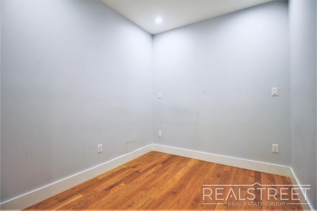 1137 Saint Marks Ave #2B - Photo 6 of 7