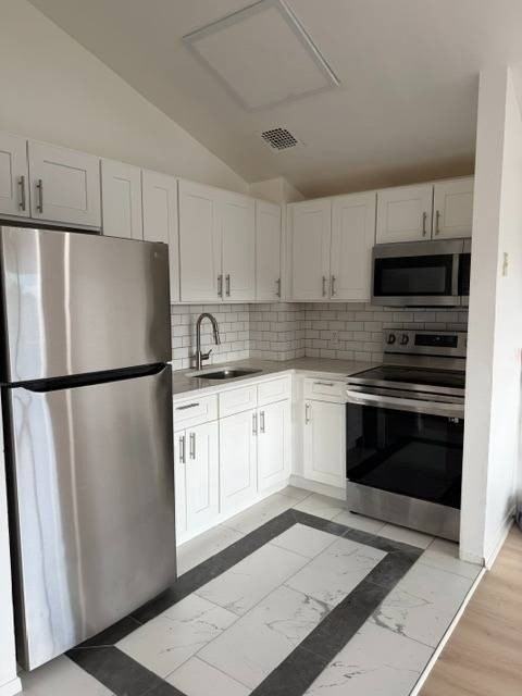 218 Howe Ave Apt 2 - Photo 2 of 11