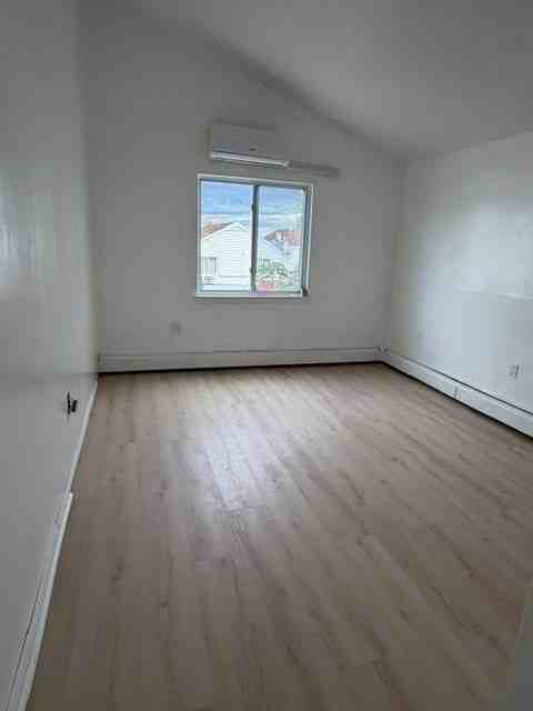 218 Howe Ave Apt 2 - Photo 4 of 11