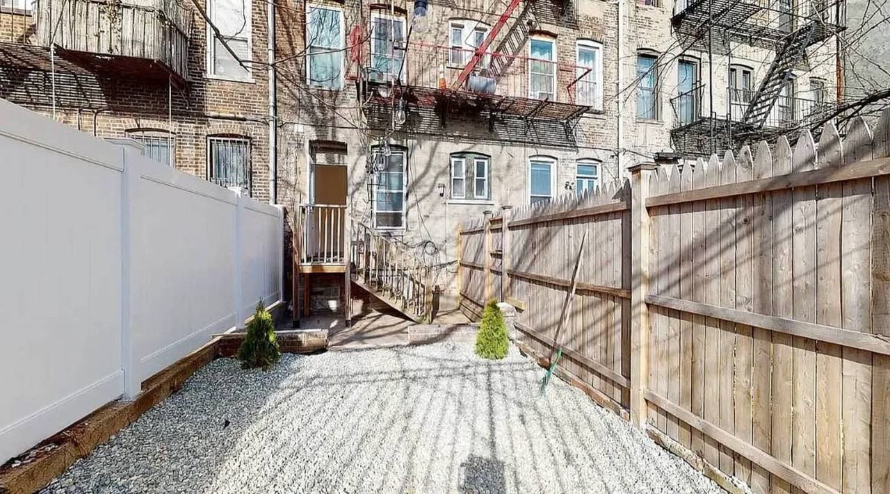 932 Seneca Ave - Photo 5 of 8