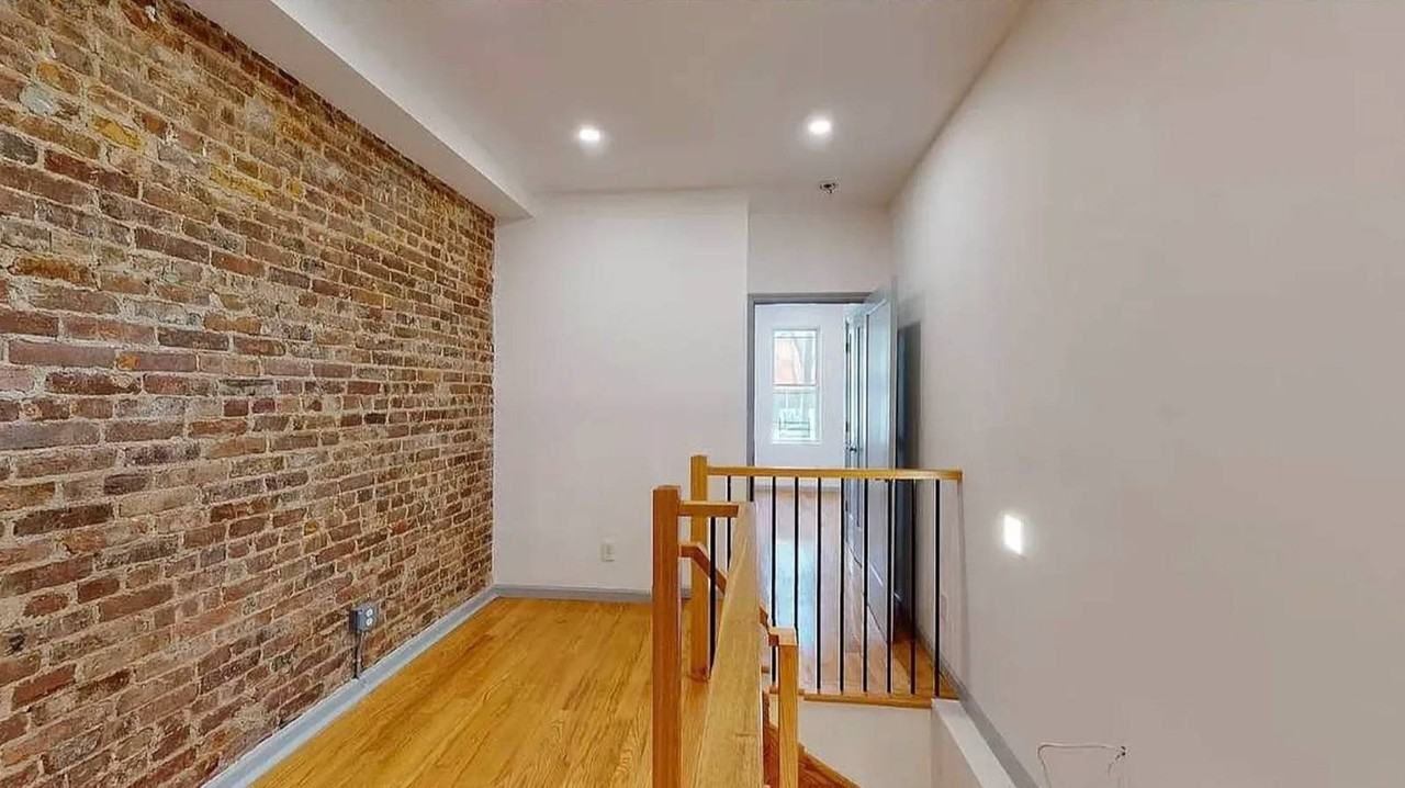 932 Seneca Ave - Photo 6 of 8