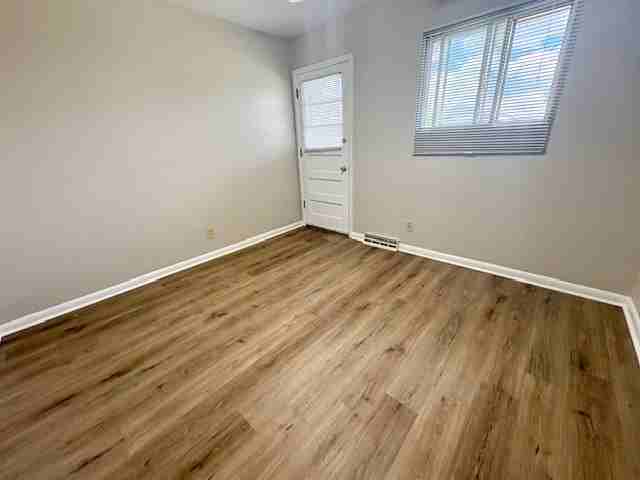 810 Mayfair Ave #810-2 - Photo 4 of 23