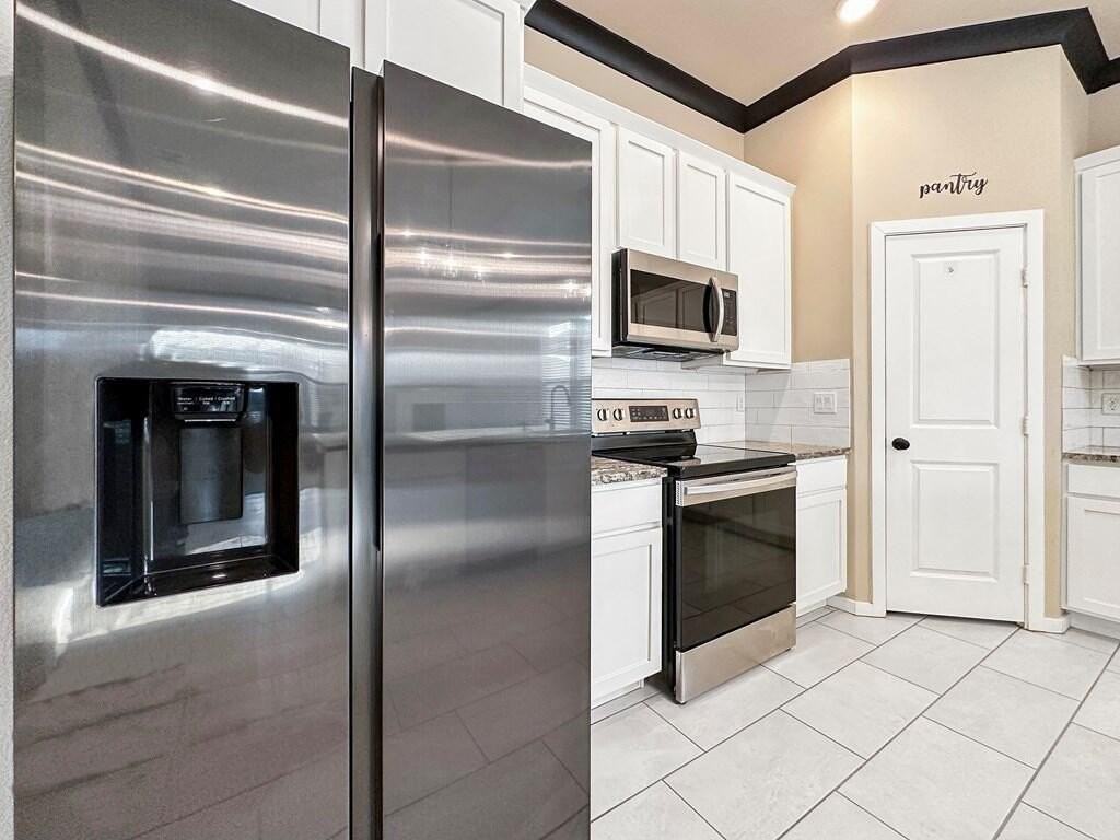 1337 Masquerade Blvd - Photo 7 of 26