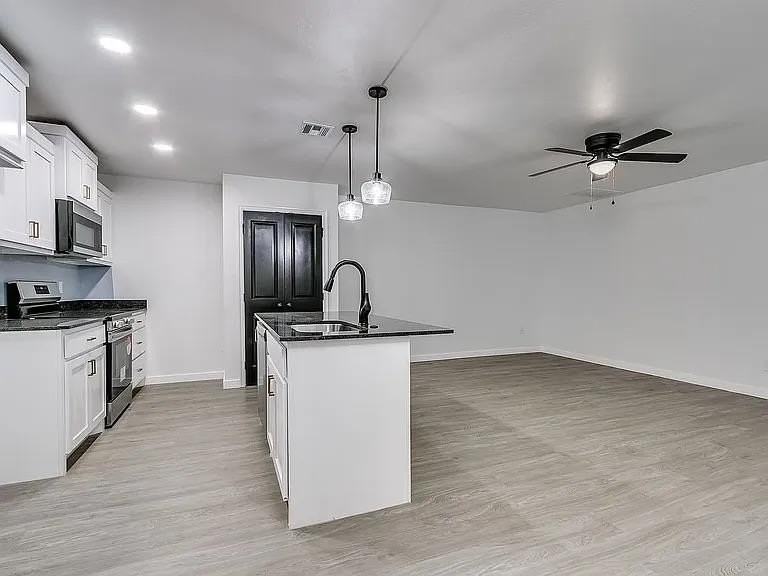 2203 Sw 102nd St - Photo 2 of 12