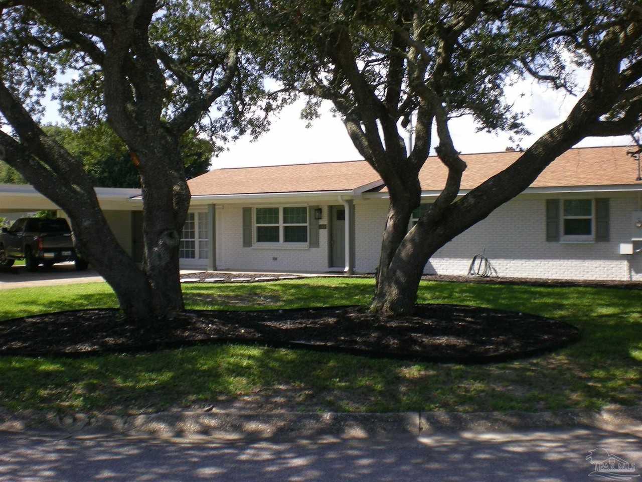 11606 Chanticleer Dr - Photo 2 of 29