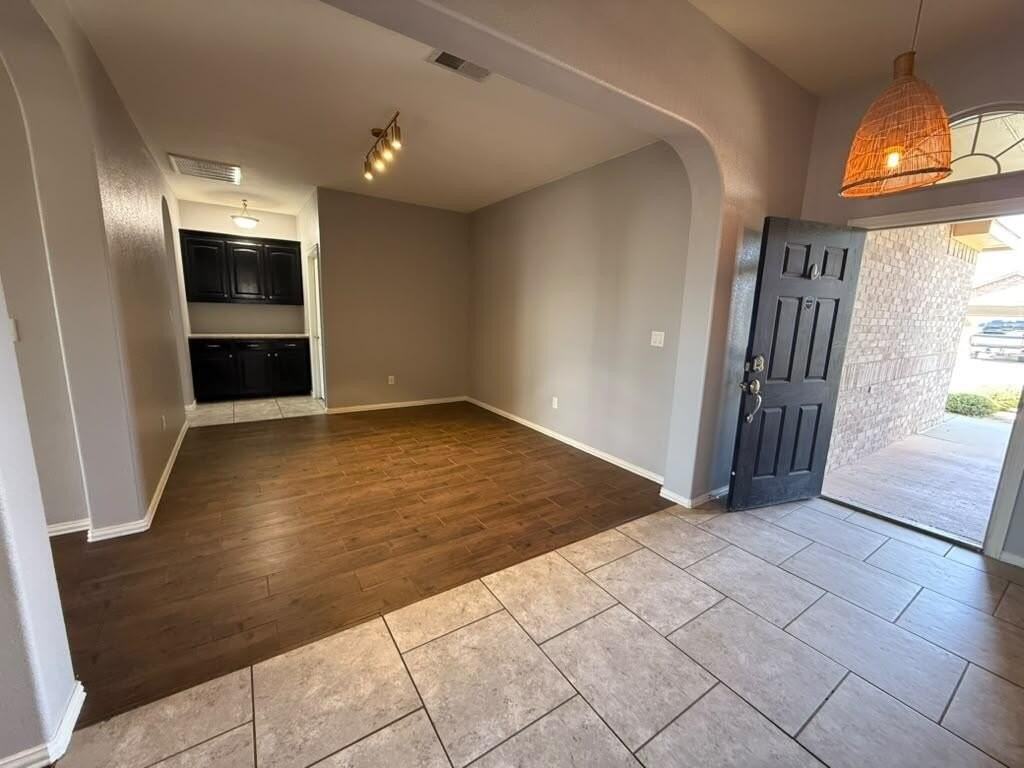 1514 Cerrillos Ave - Photo 4 of 23