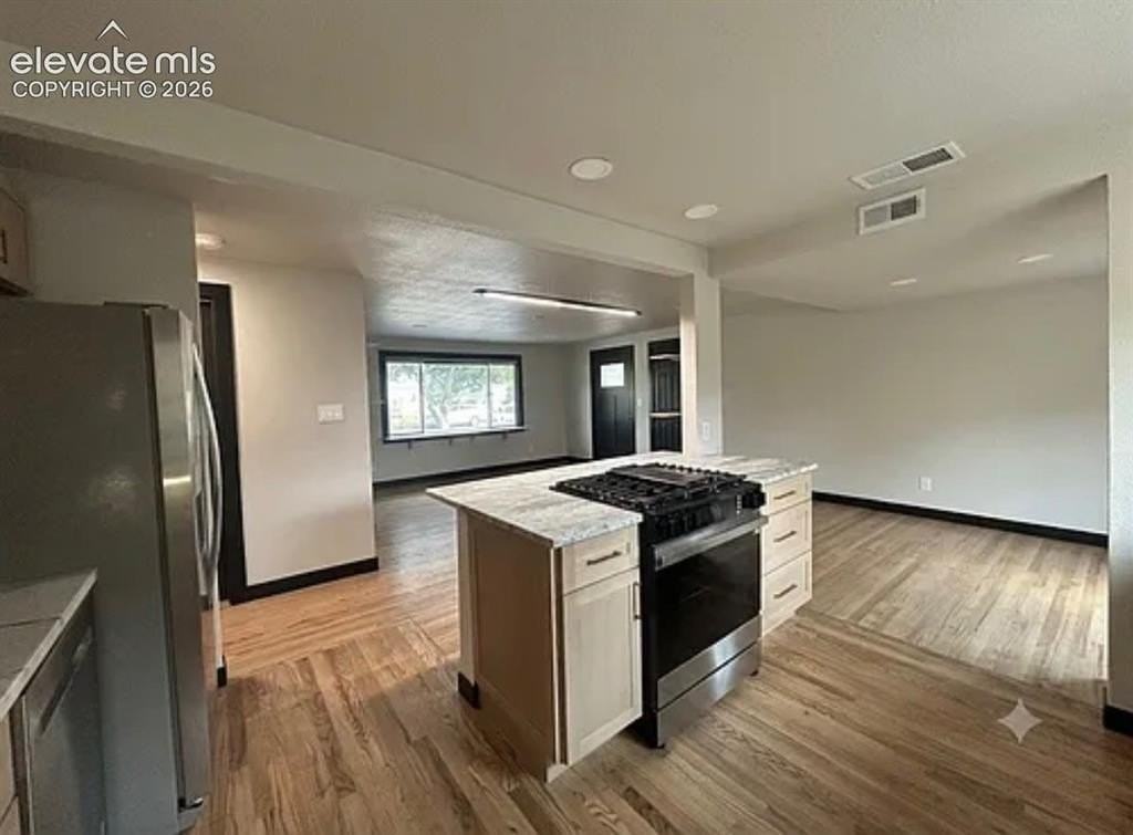 2028 Oriole Ave - Photo 2 of 17
