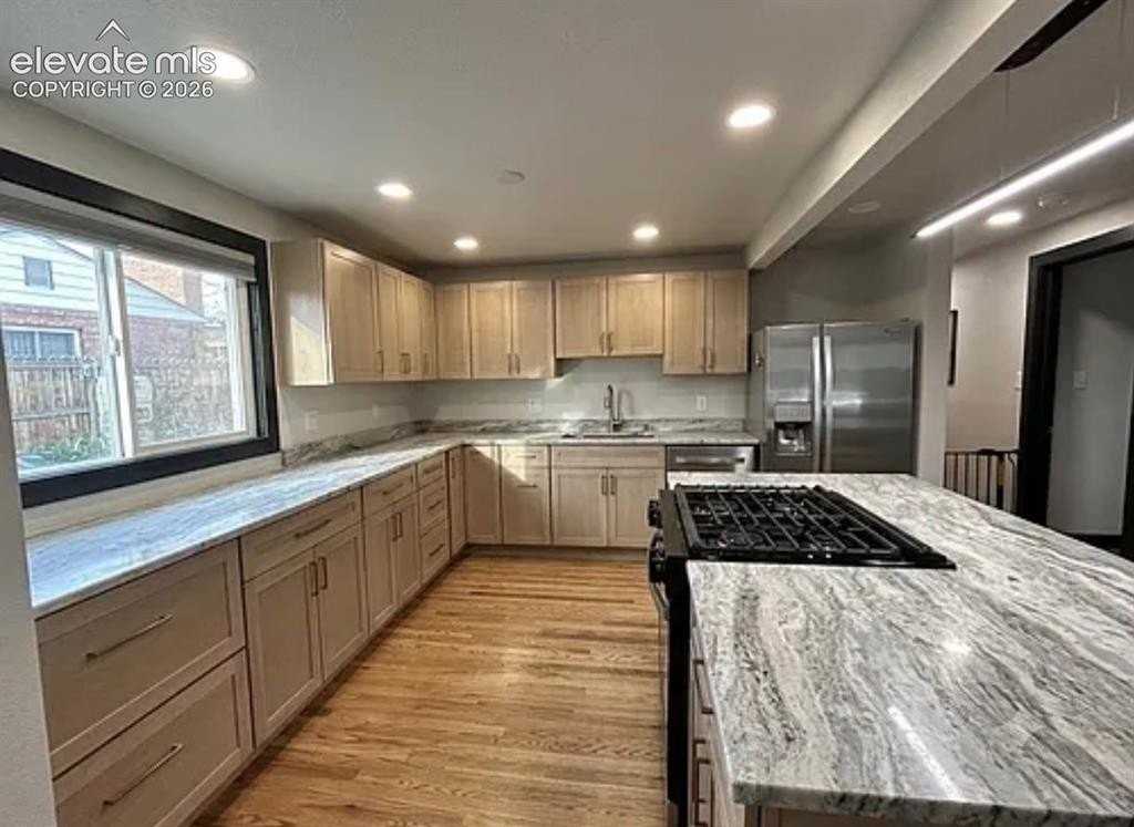 2028 Oriole Ave - Photo 3 of 17