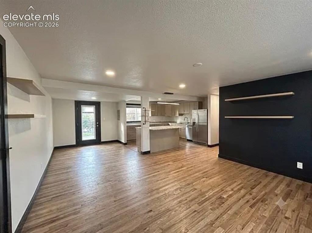 2028 Oriole Ave - Photo 4 of 17