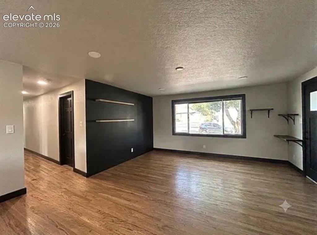 2028 Oriole Ave - Photo 5 of 17