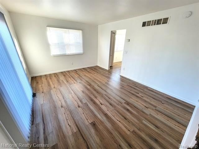 2319 11th St - Photo 3 of 16